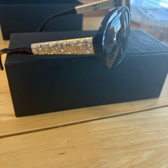 Chanel Bijou Sunglasses - Picture 5 of 5